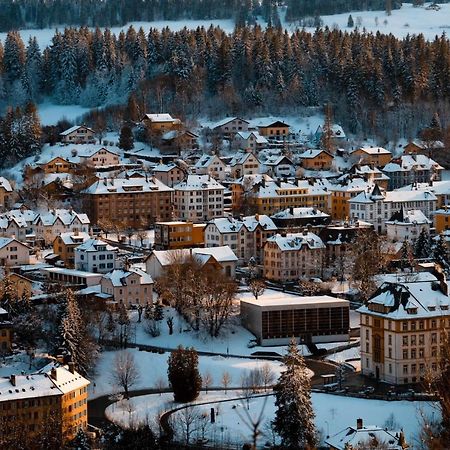 Appartement Douces Heures Avec Parking Couvert Prive Le Locle Bagian luar foto