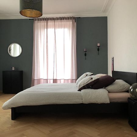 Appartement Douces Heures Avec Parking Couvert Prive Le Locle Bagian luar foto