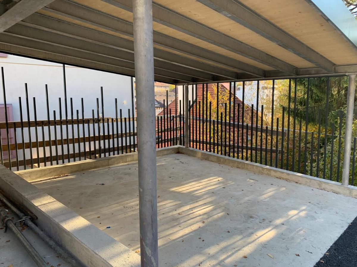 Appartement Douces Heures Avec Parking Couvert Prive Le Locle Bagian luar foto