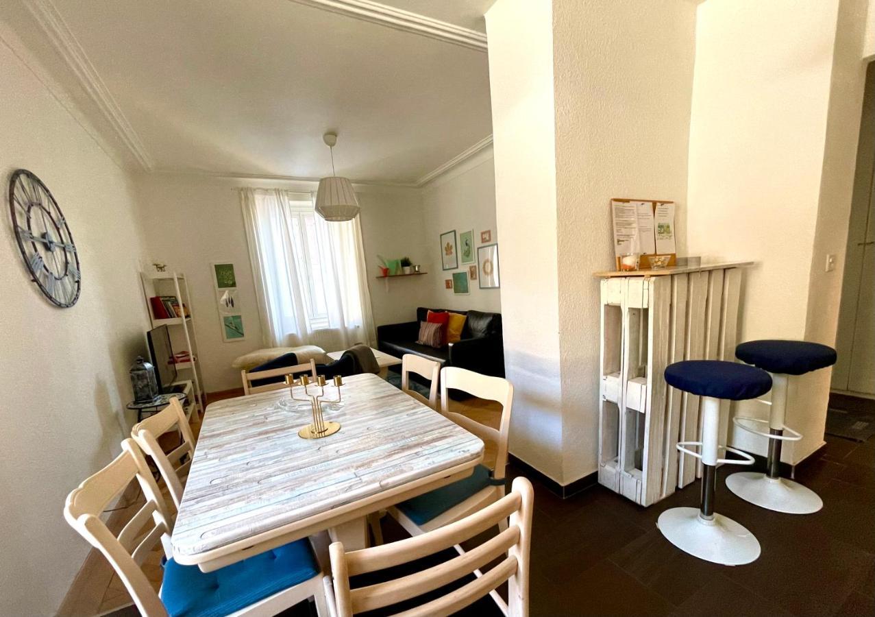 Appartement Douces Heures Avec Parking Couvert Prive Le Locle Bagian luar foto