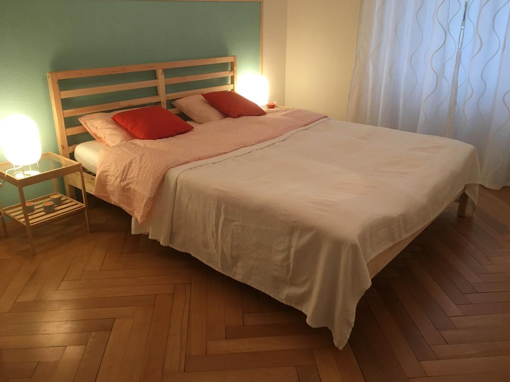 Appartement Douces Heures Avec Parking Couvert Prive Le Locle Bagian luar foto