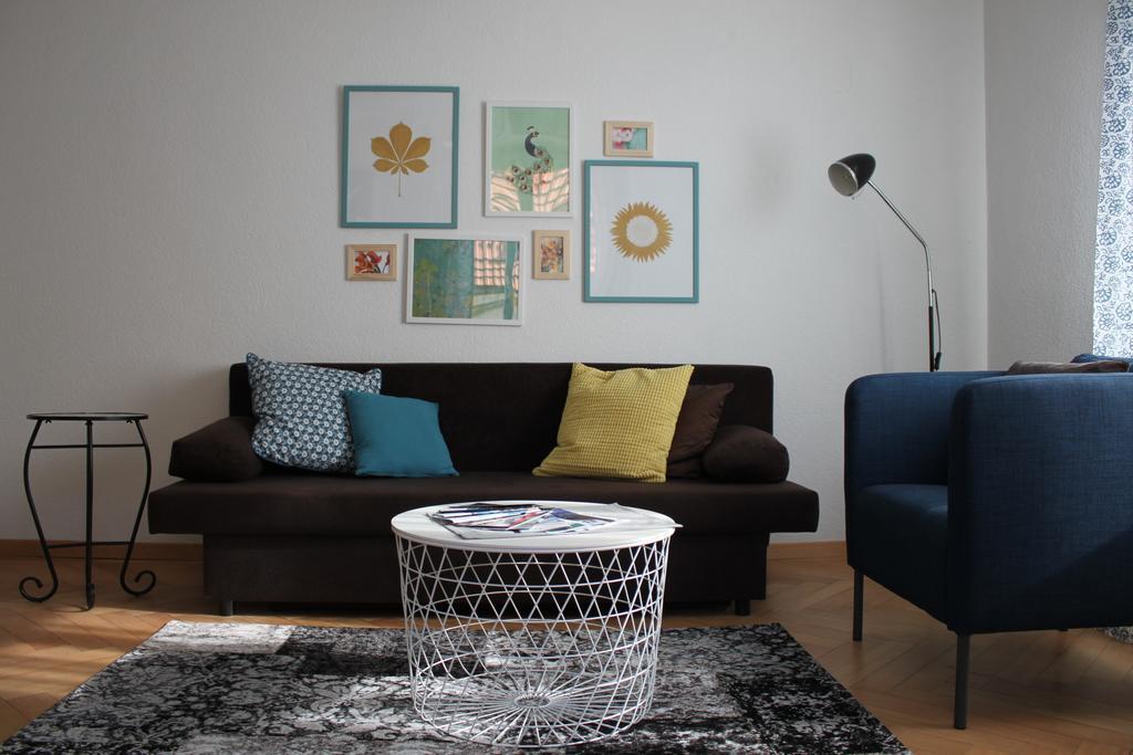 Appartement Douces Heures Avec Parking Couvert Prive Le Locle Bagian luar foto